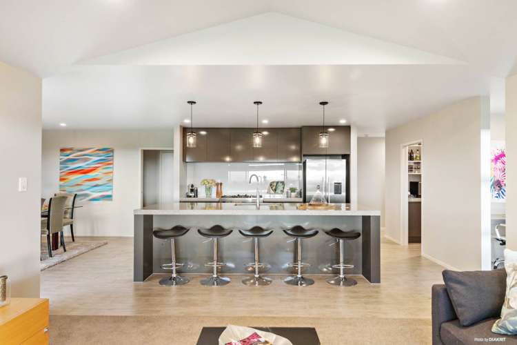 5 Lawrence Carter Drive Bombay_5