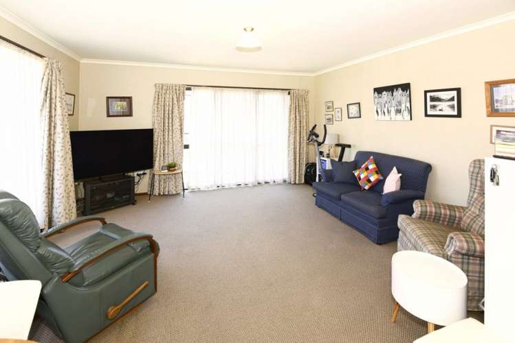 2/50 Queens Drive Allenton_6