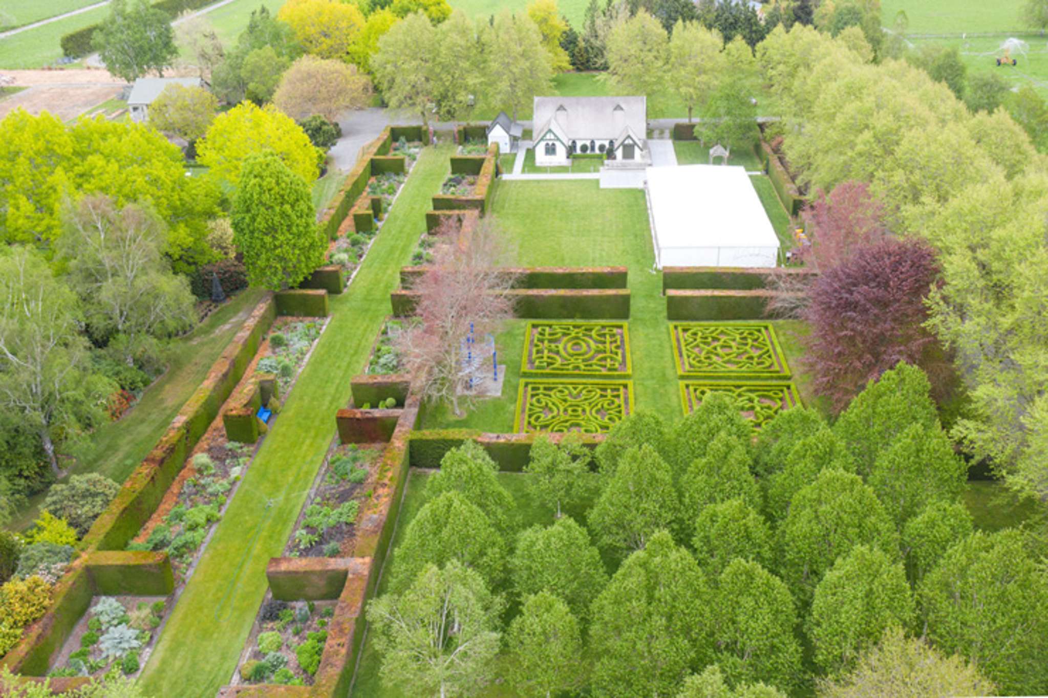 Retirees on house-buying mission end up with one of the best gardens in NZ