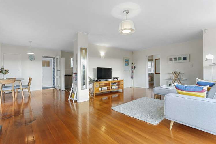 23 Highland Avenue Titirangi_6