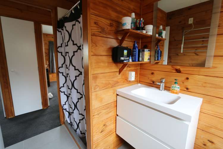 5a Deane Avenue Titirangi_10