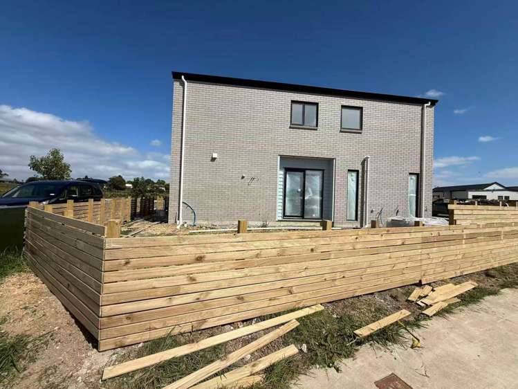 Unit 9, 81 Otuwairoa Esplanade Papakura_9
