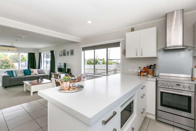 86 Harold Holt Avenue Onekawa_4