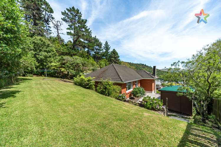 23 Holmes Grove Naenae_17