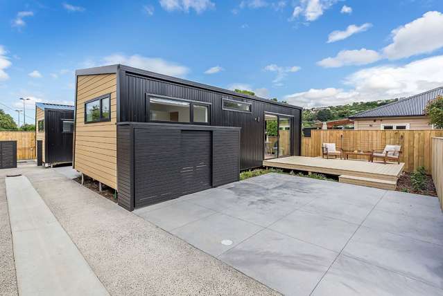 One-bedroom stand-alone townhouse with carpark