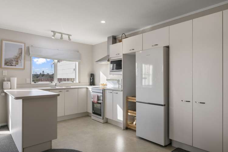 53 Queen Mary Avenue New Lynn_19