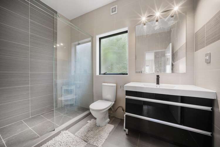 17A Tahu Crescent Sunnynook_13