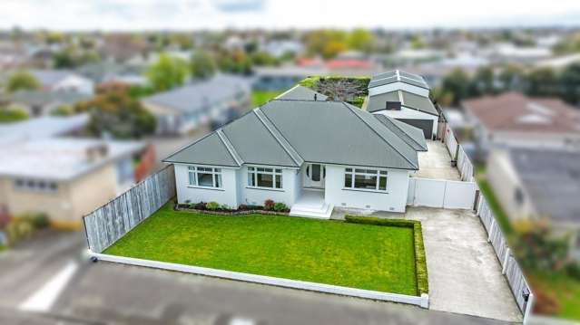 Huge garaging, space and flexibility
