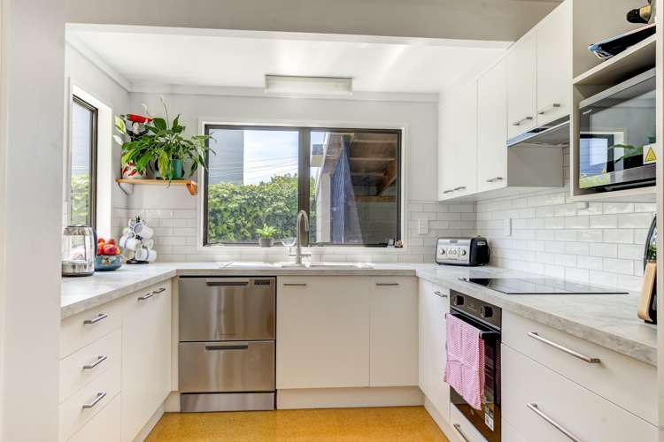 6 Chestnut Place Pukete_2