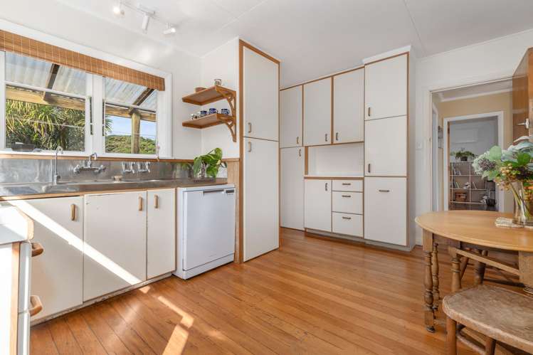 166 Wellington Road Paekakariki_9