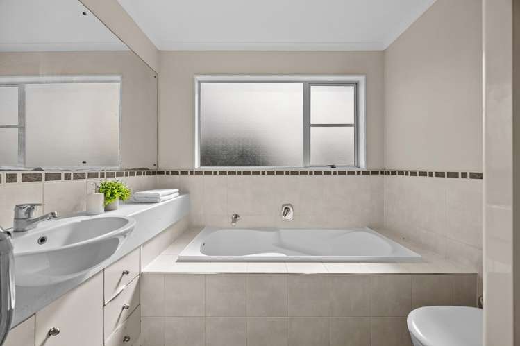 206 Carnoustie Drive Wattle Downs_13