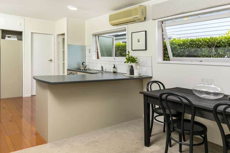2/134 Calliope Road Stanley Point_5