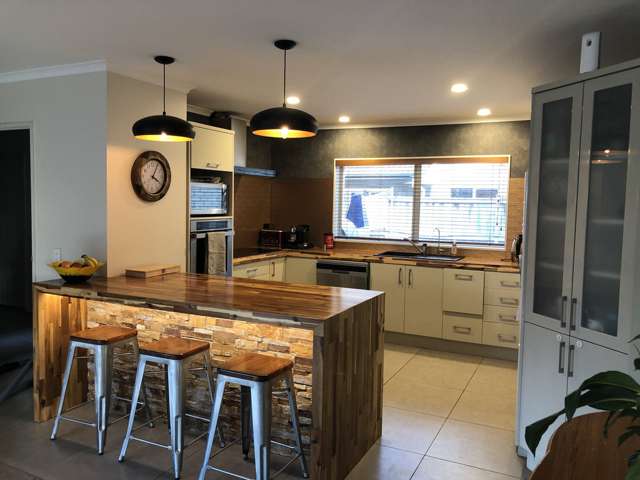 121 Pine Harbour Parade Beachlands_1