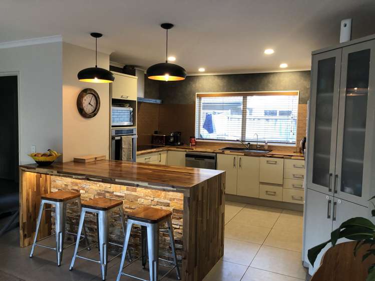 121 Pine Harbour Parade Beachlands_1