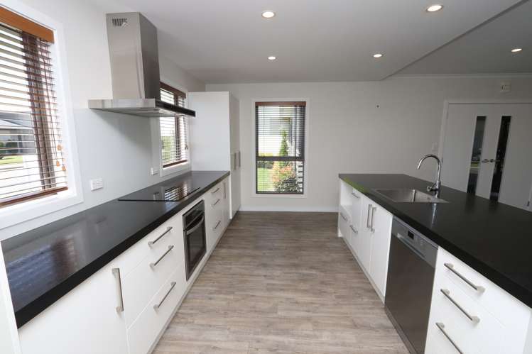 7 Somerset Grove Allenton_16