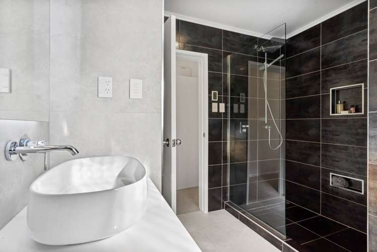 8 Ragley Street Titirangi_11