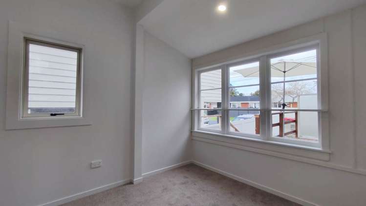 52 Old Lake Road Narrow Neck_6