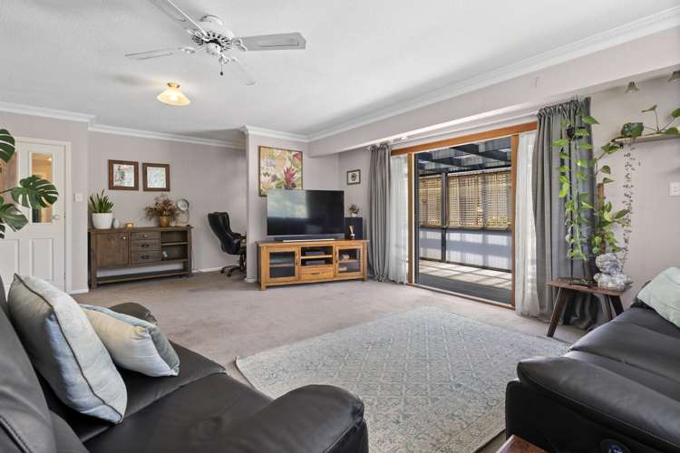 8 Omaha Grove Totara Park_2