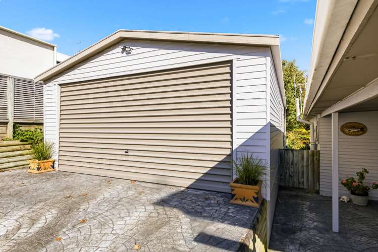 5 Matuku Street Two Mile Bay_32