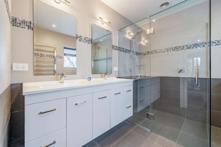 8 Benzie Avenue Wallaceville_25