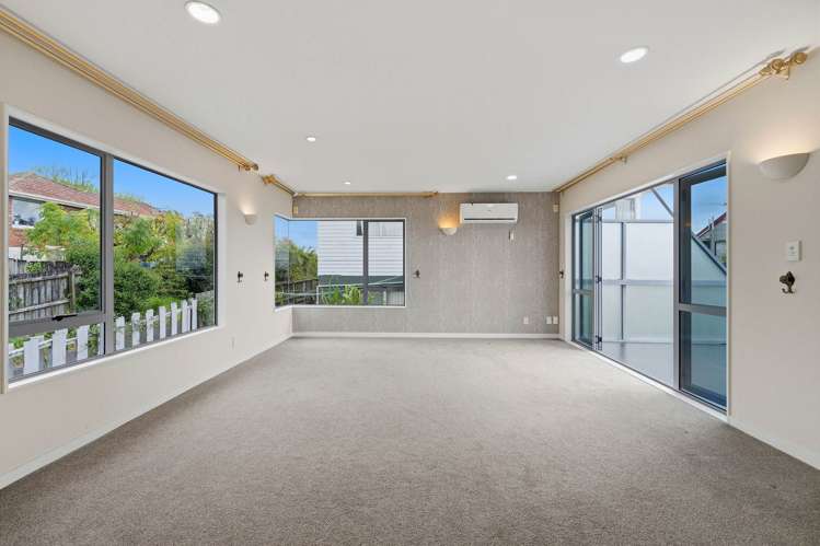 2/75A Target Road Totara Vale_24