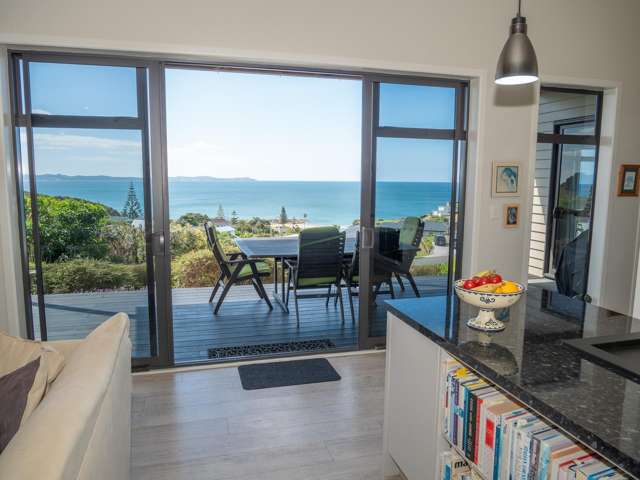 Stunning views, prime position & close to beach