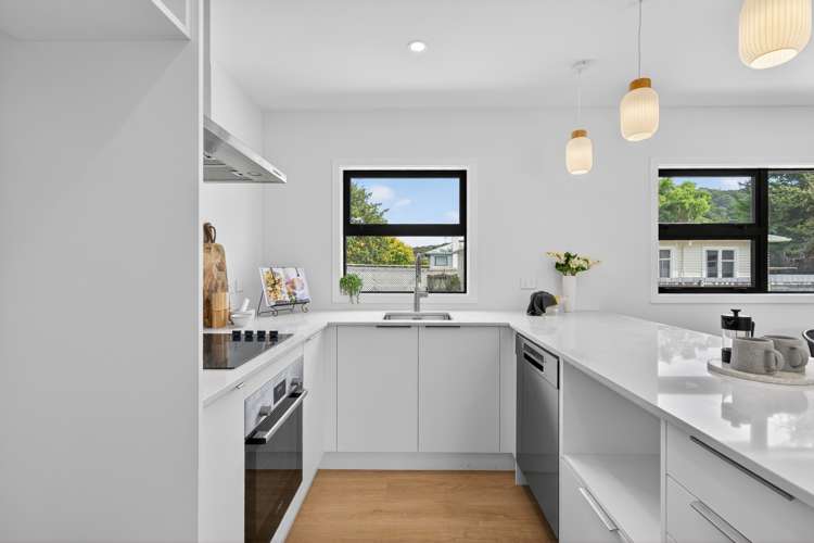 2/61 Westminster Road Wainuiomata_16