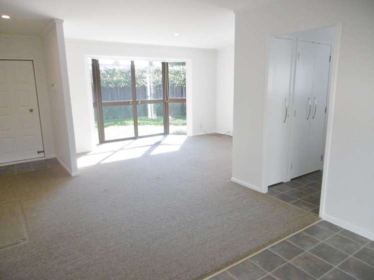 2/2 Moana Avenue Belmont_3