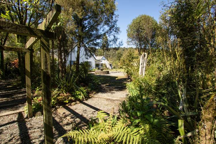 6 Whataroa Highway Harihari_10