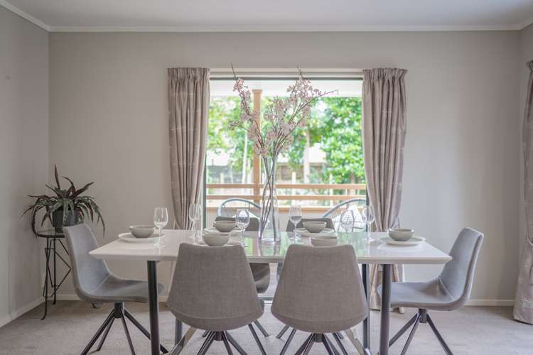 2/13 Beach Road Mellons Bay_8