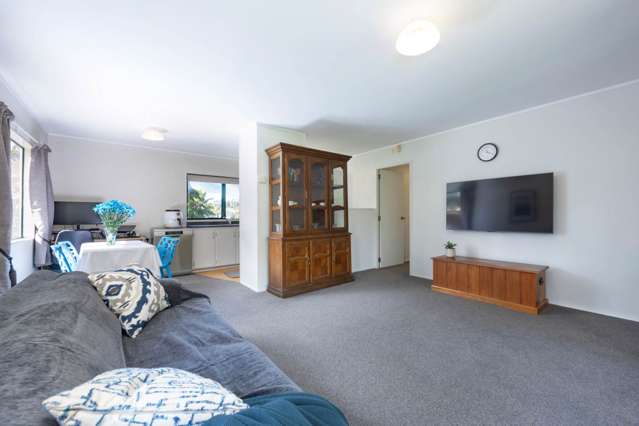 2/235 Glengarry Road Glen Eden_3