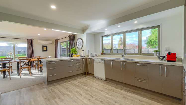 165 The Oaks Drive Leamington_2