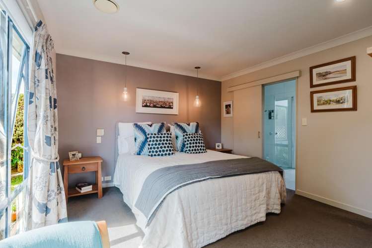 5 Earls Court Hillcrest_11