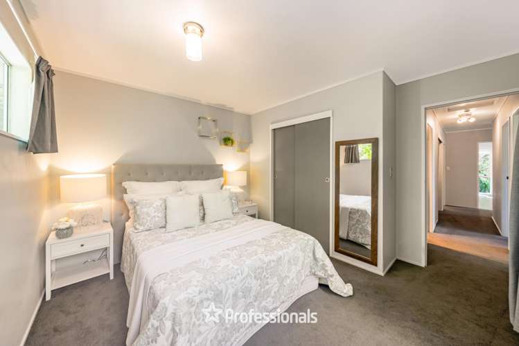 6 Swadel Way Karori_13