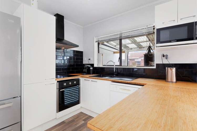 2/3 Seaward Place Wattle Downs_9