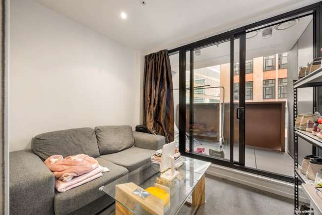 Quick Sale-Great 1 bed by Uni Precinct