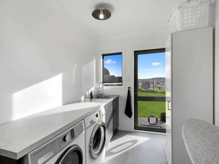 1 Shakespeare Road Bastia Hill_24