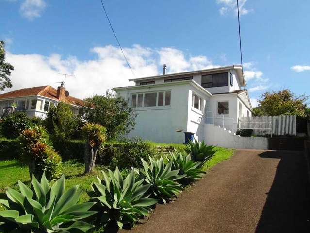 Lovely family home in Murrays Bay