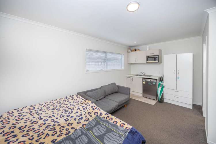 3/9 Greensboro Street Hamilton East_12