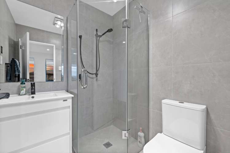 5/1a Royal View Road Te Atatu South_13