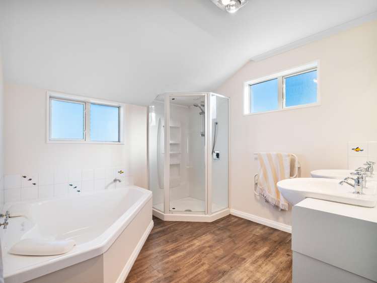 15 Sutton Place Dallington_16