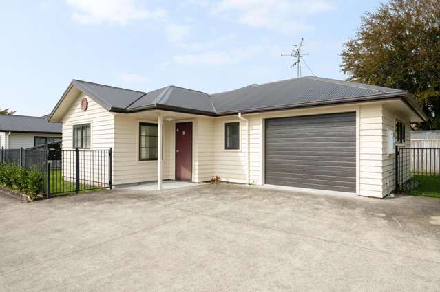 Immaculate Home Near The Village