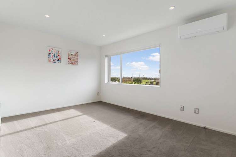 73 Bordeaux Parade Te Atatu South_16