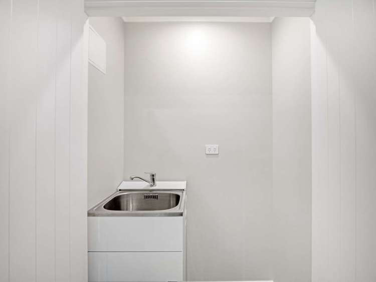 110E/30 Bob Robertson Drive Woodend_12