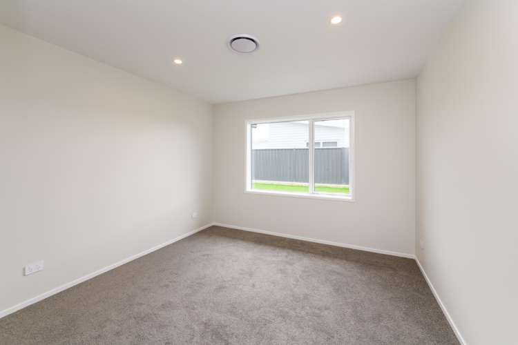 6 Roots Street East Feilding_13