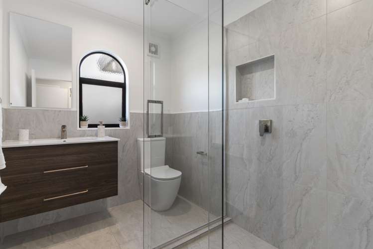 2/39 Oliver Street Point Chevalier_17