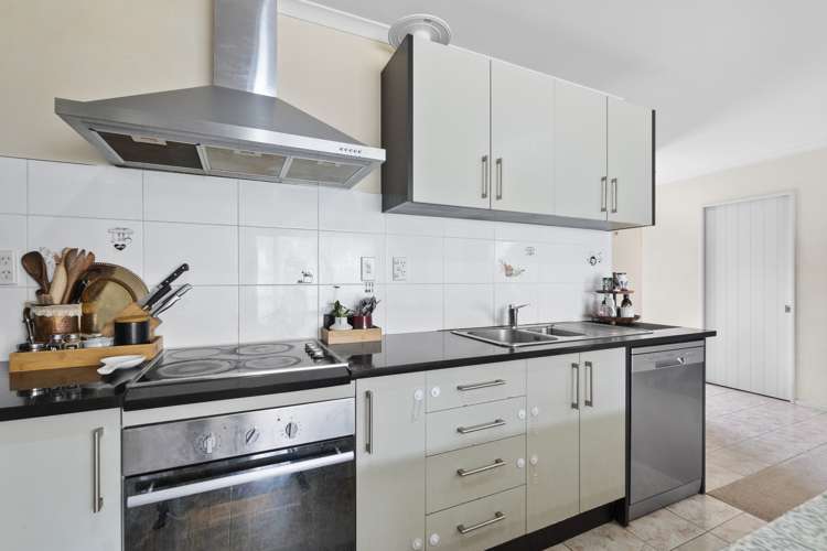 10b Inverness Avenue Hamilton East_2