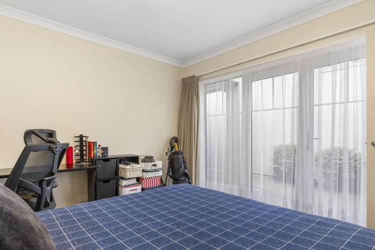 31 Chateau Crescent Rangatira Park_17