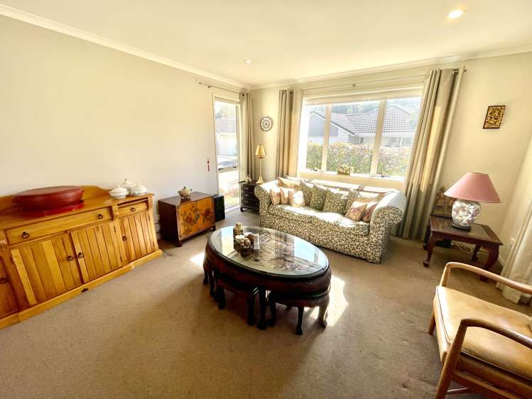 2 Barossa Way Brookfield_3
