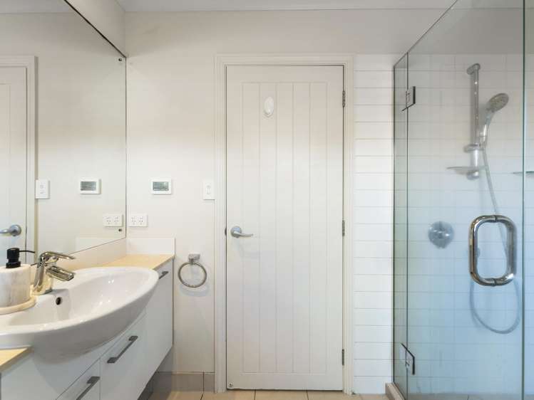 25 Bridgefield Crescent Flat Bush_21